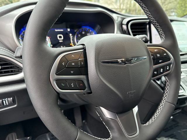 New 2026 Chrysler Pacifica Select AWD/4WD image 16