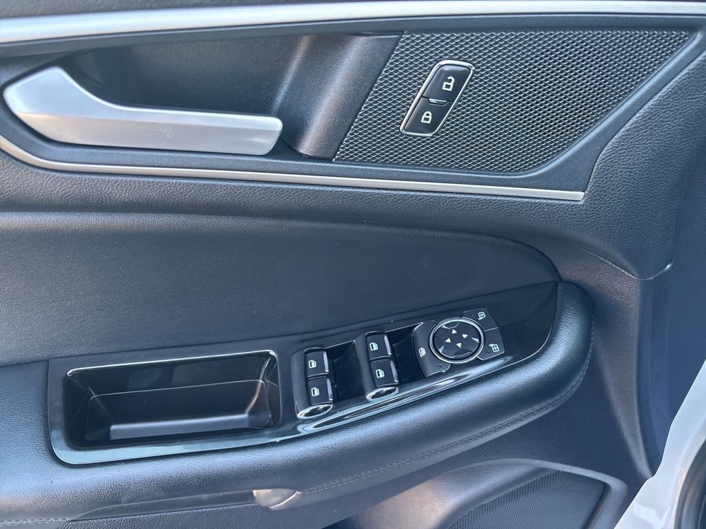 Used 2020 Ford Edge SEL image 13