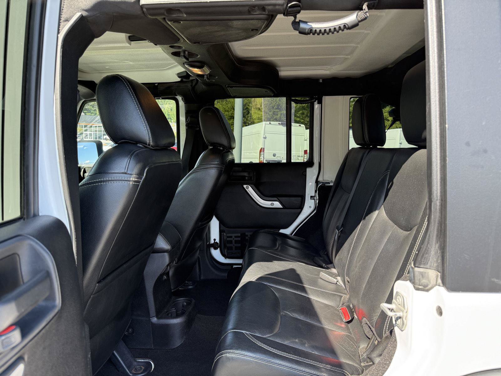 Used 2015 Jeep Wrangler Unlimited Rubicon AWD/4WD image 25
