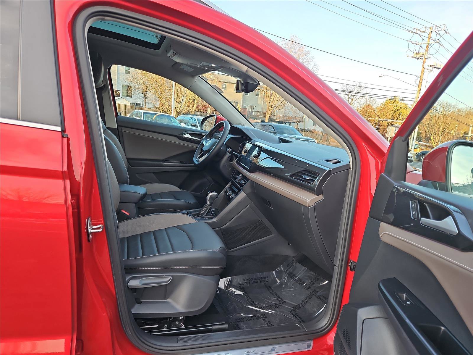 Used 2023 Volkswagen Taos SEL image 29