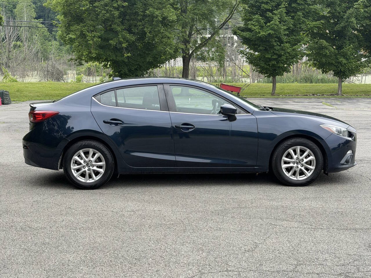 Used 2015 MAZDA MAZDA3 i Touring w/ Technology Package FWD image 4