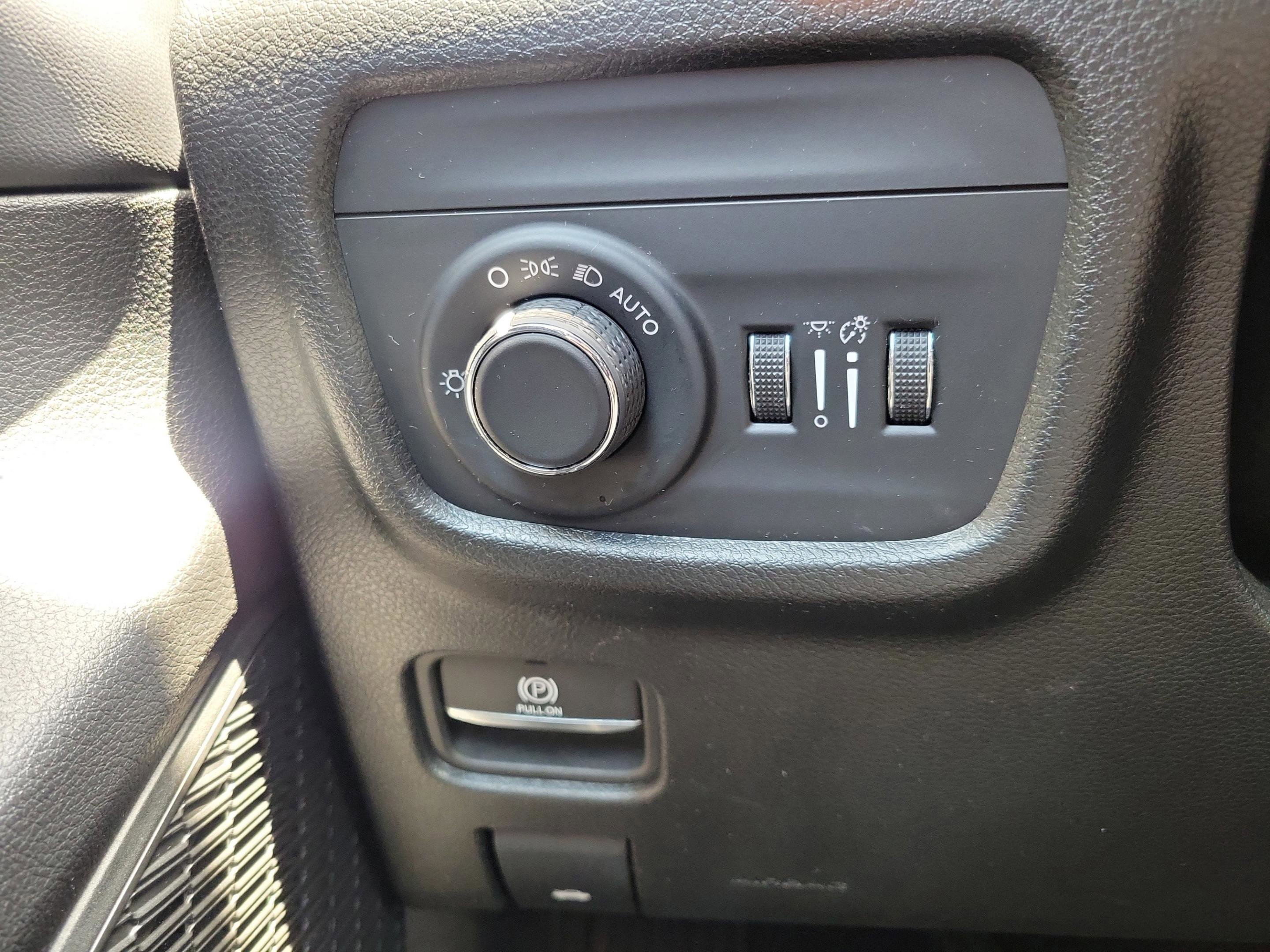 Used 2023 Jeep Grand Cherokee L Laredo AWD/4WD image 19