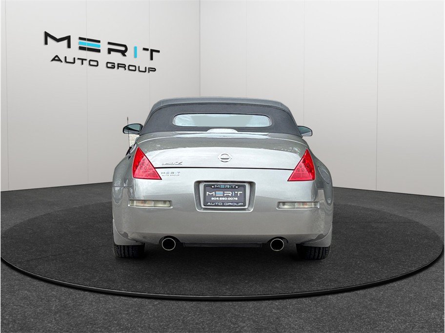 Used 2009 Nissan 350Z Touring RWD image 8