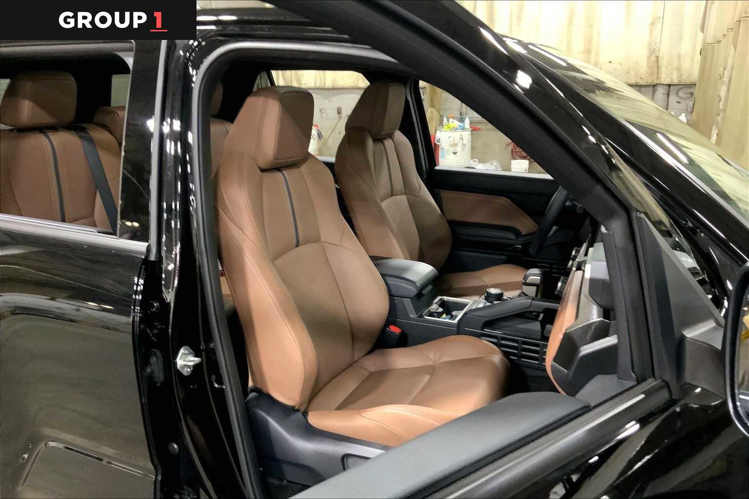 Used 2025 Toyota 4Runner Limited AWD/4WD image 9