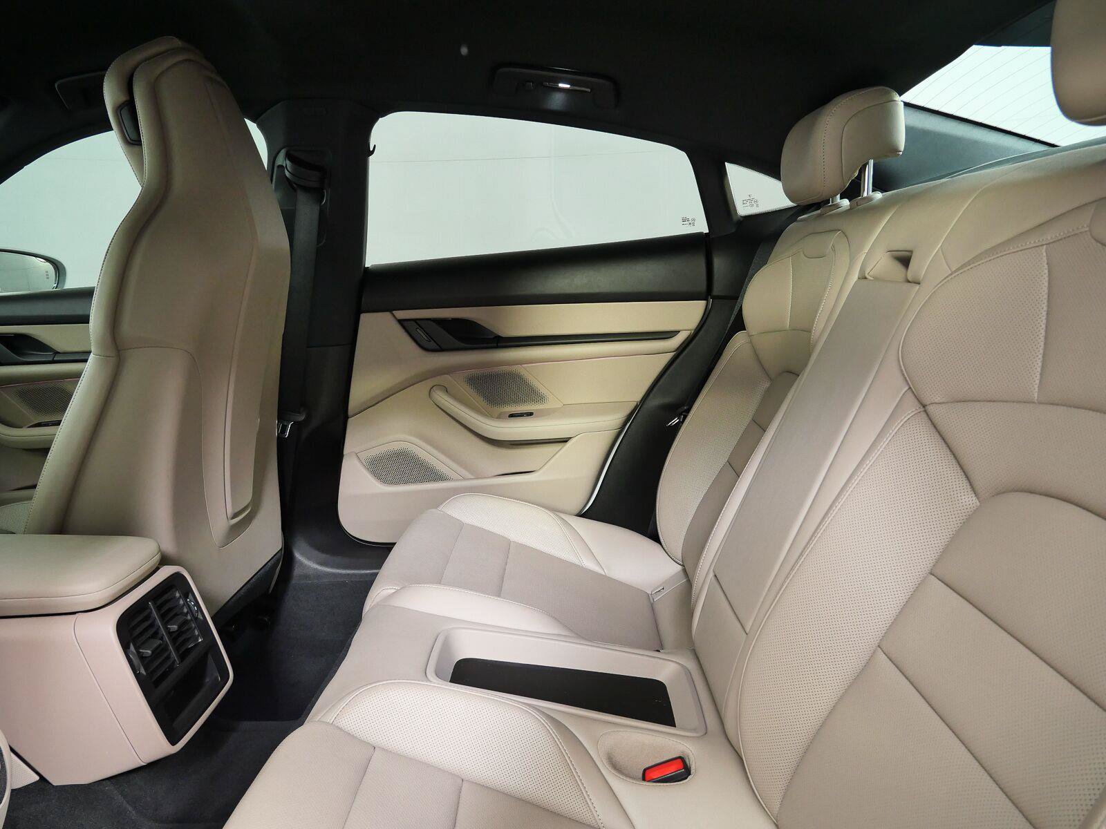 Used 2023 Porsche Taycan RWD image 17