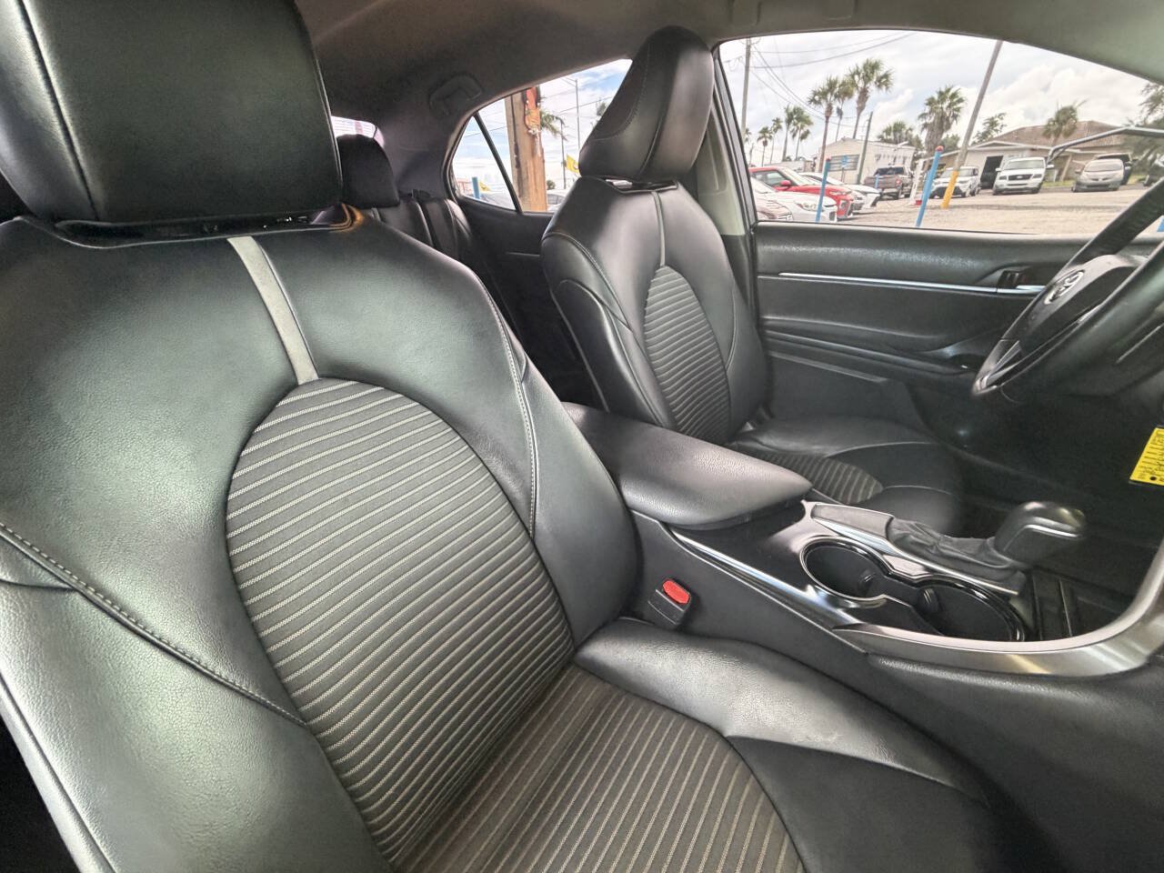 Used 2020 Toyota Camry SE FWD image 23