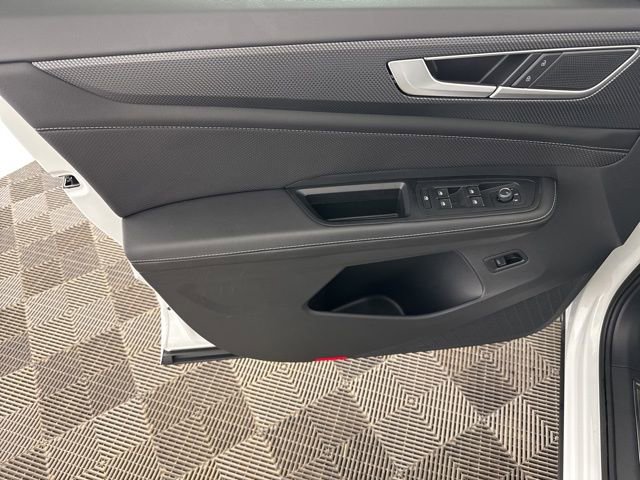 Used 2025 Volkswagen Atlas Cross Sport SEL R-Line image 18