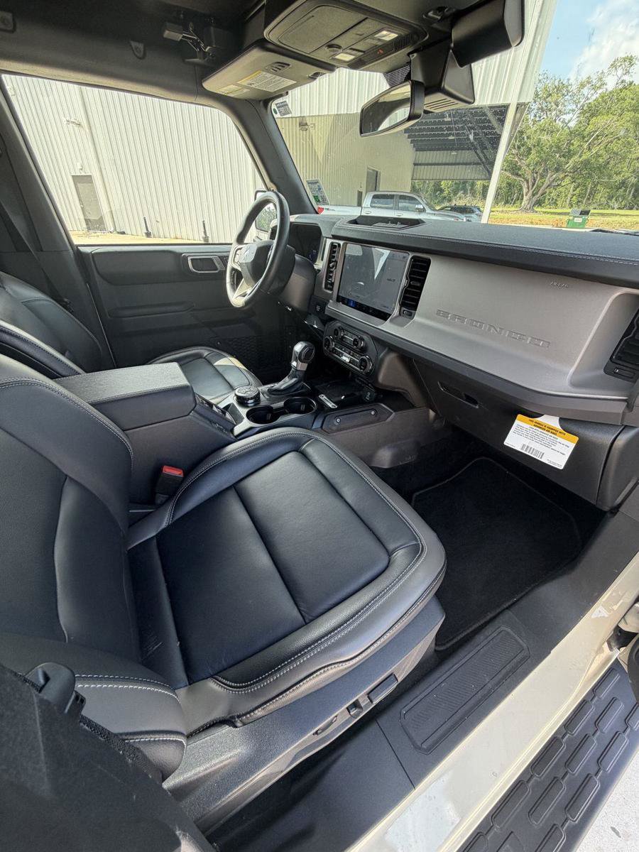 Used 2025 Ford Bronco Outer Banks AWD/4WD image 19