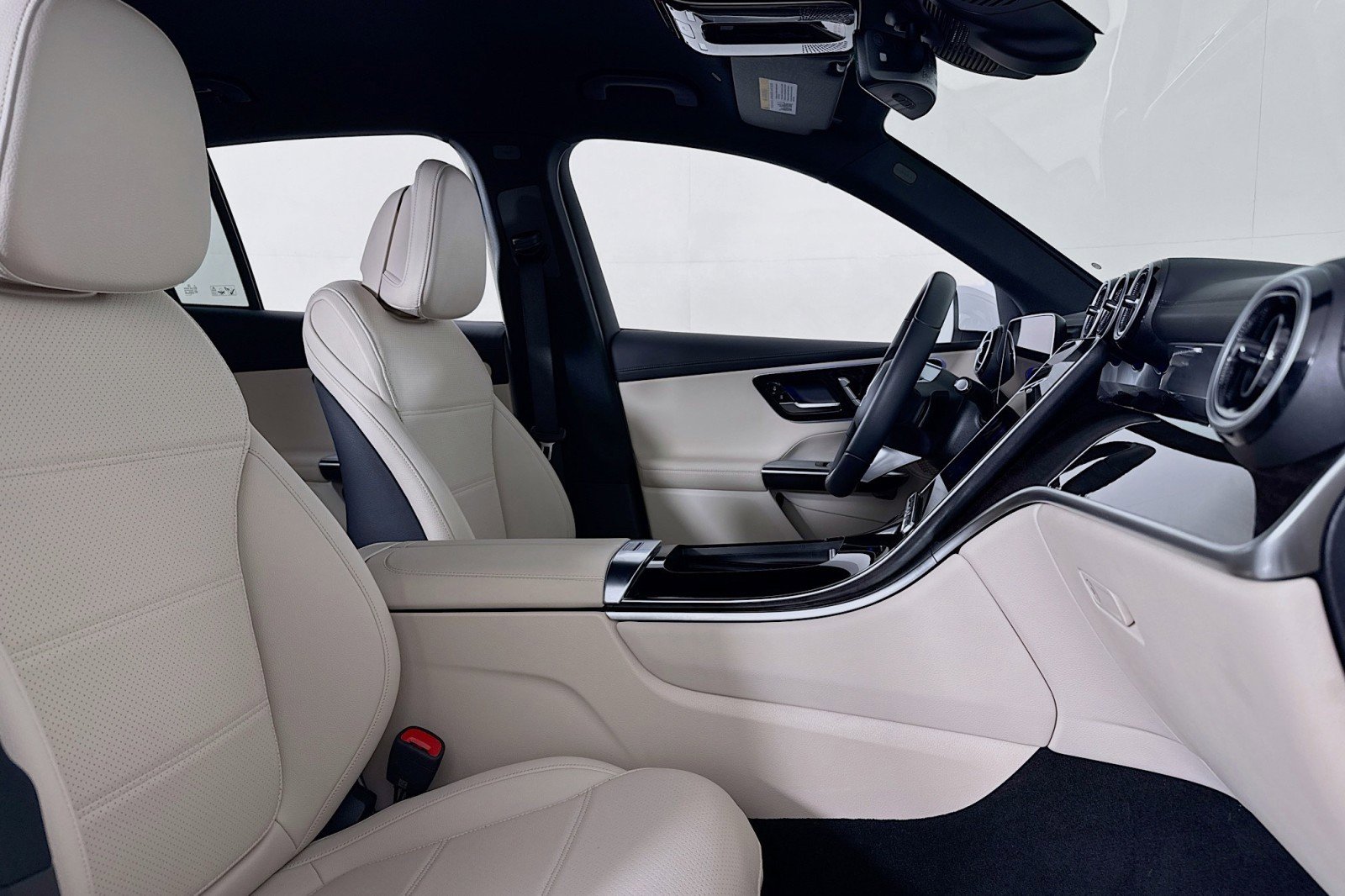 Certified 2025 Mercedes-Benz GLC 300 image 7