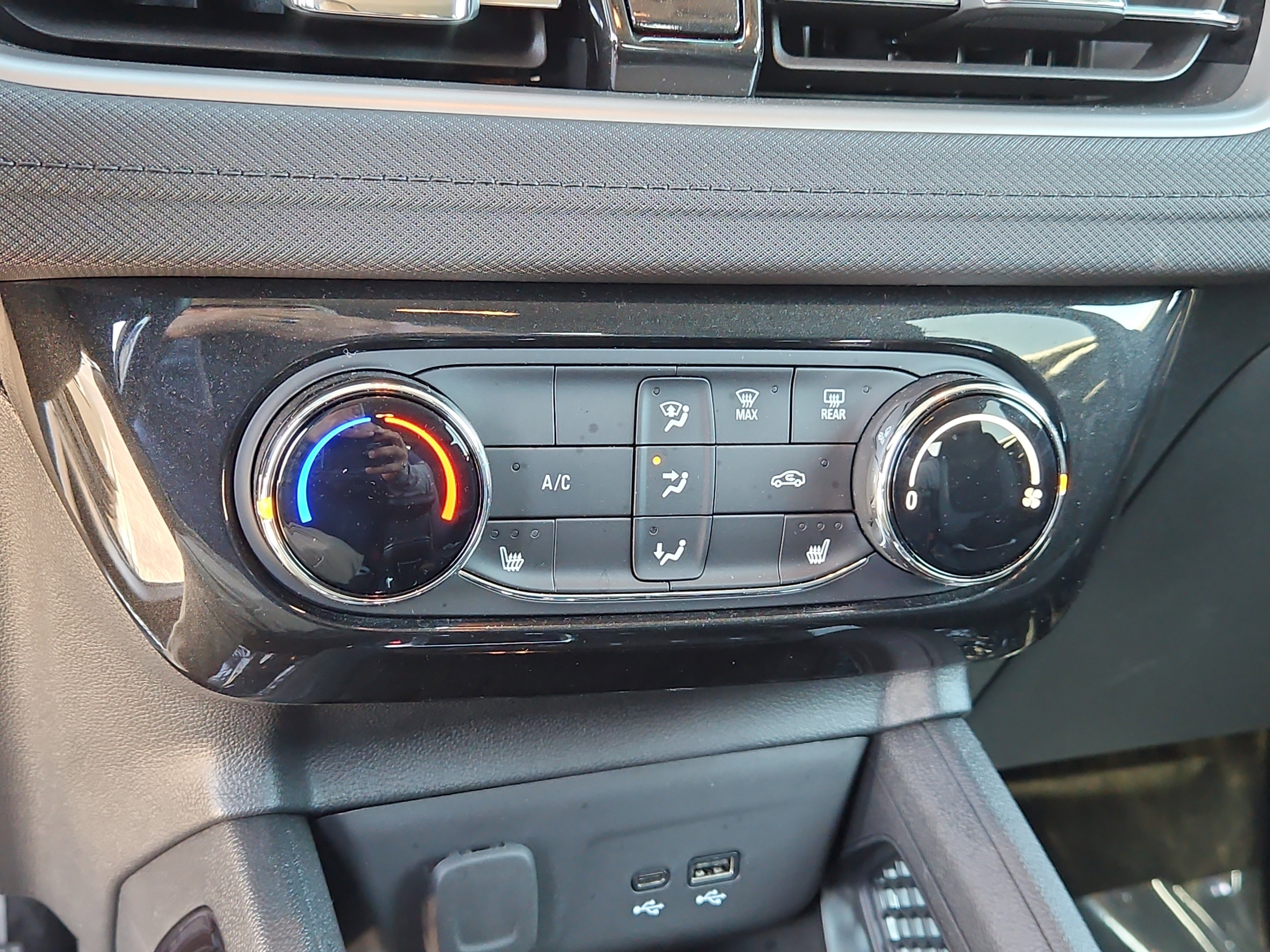 Used 2026 Chevrolet TrailBlazer LT w/ LT Cold Weather Package FWD image 26