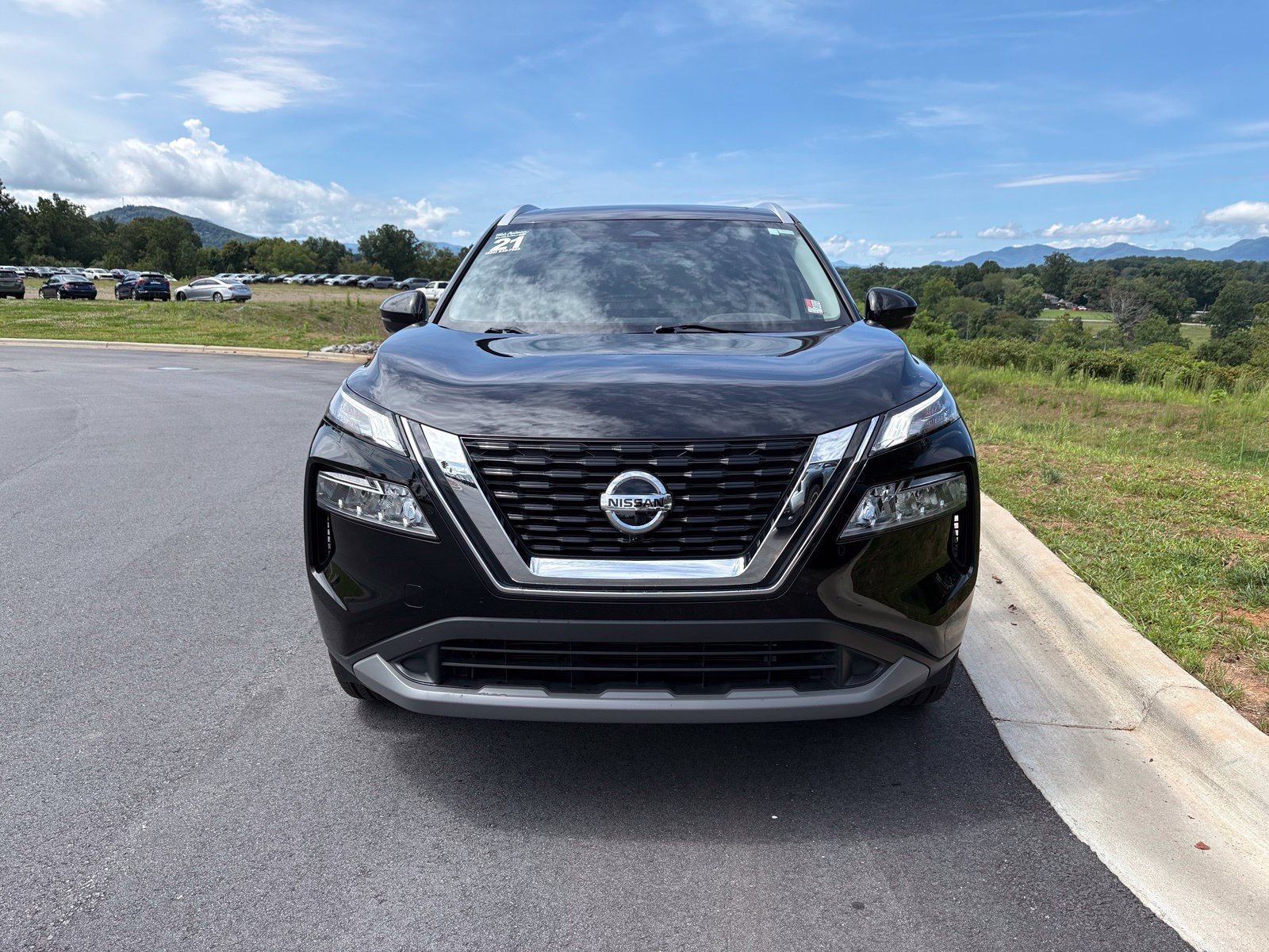 Used 2021 Nissan Rogue SV w/ Premium Package AWD/4WD image 2