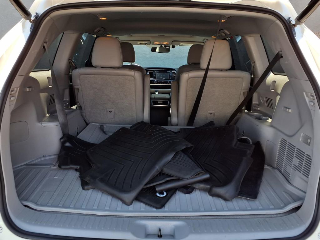 Used 2016 Toyota Highlander Limited w/ Driver Technology Package FWD image 22