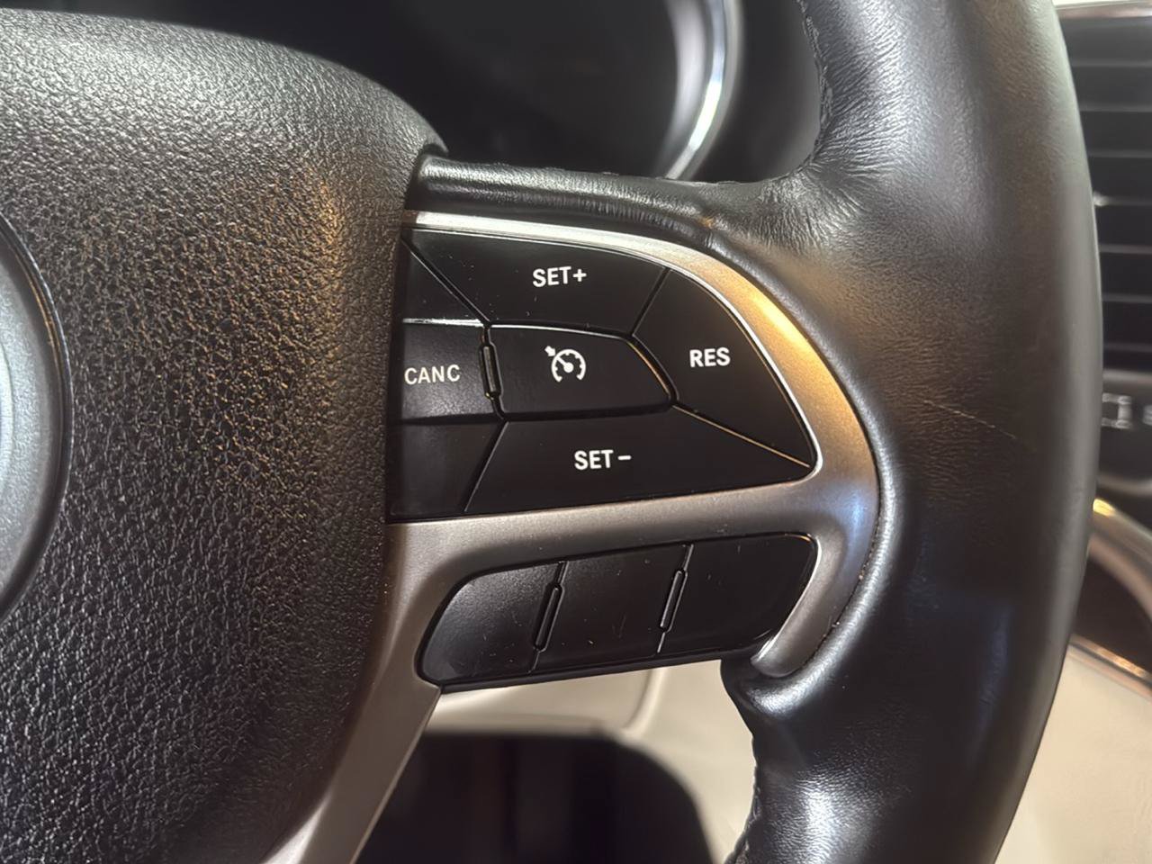 Used 2018 Jeep Grand Cherokee Limited w/ Luxury Group II AWD/4WD image 15
