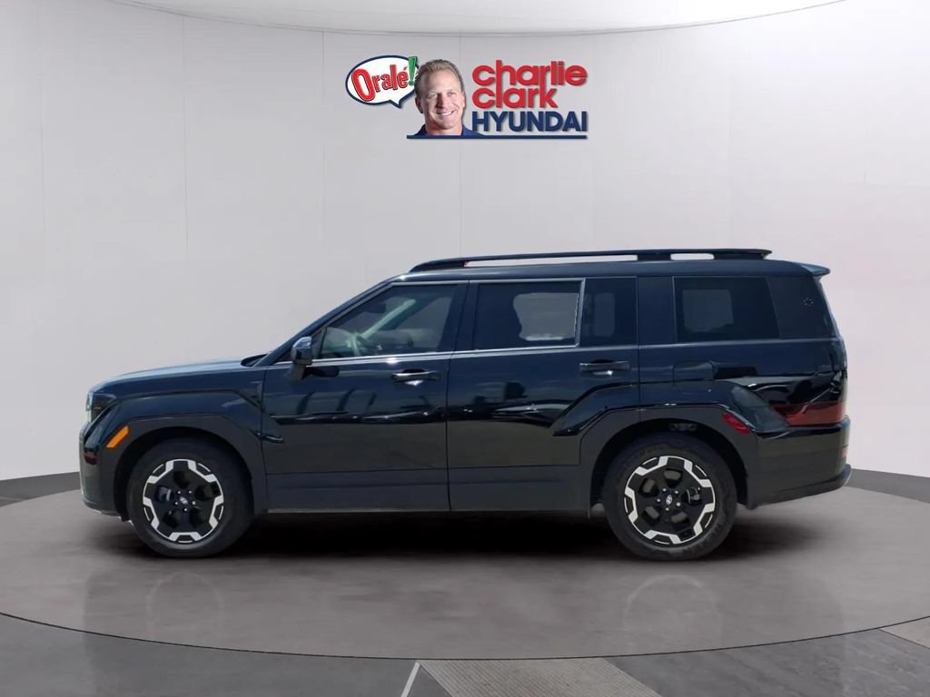 Used 2025 Hyundai Santa Fe SEL FWD image 2