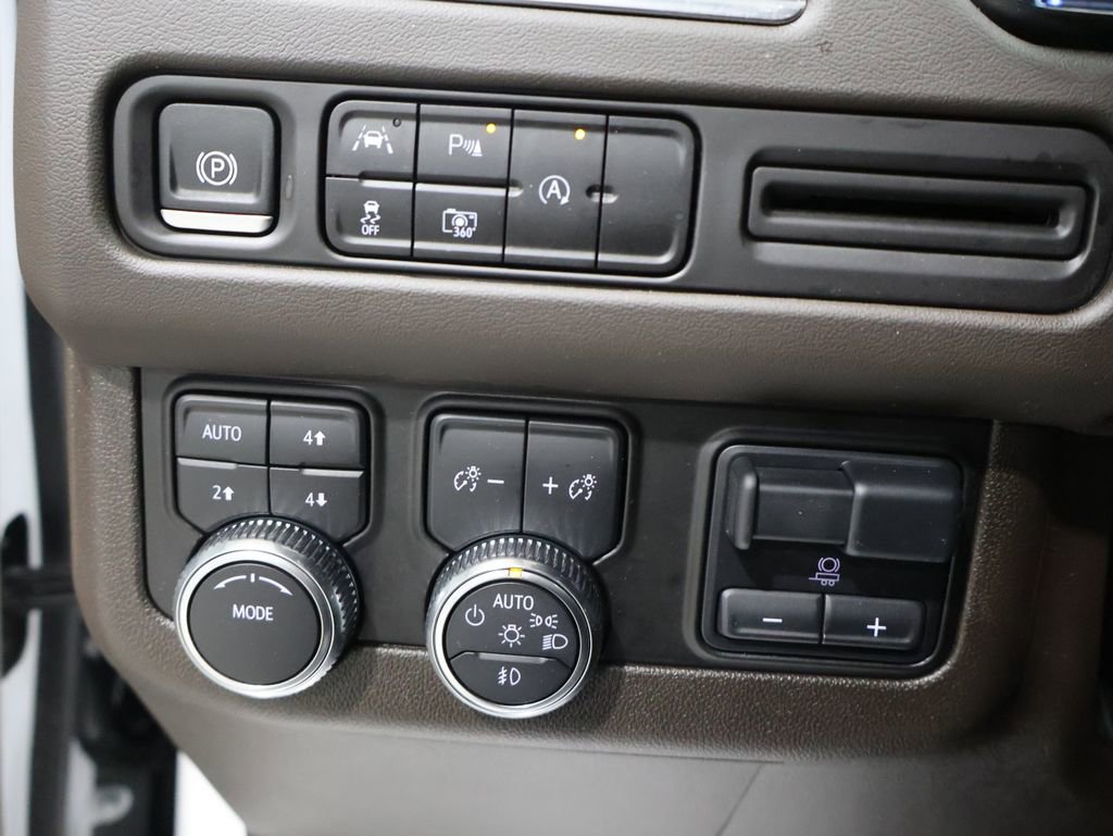 Used 2024 GMC Yukon XL SLT image 39