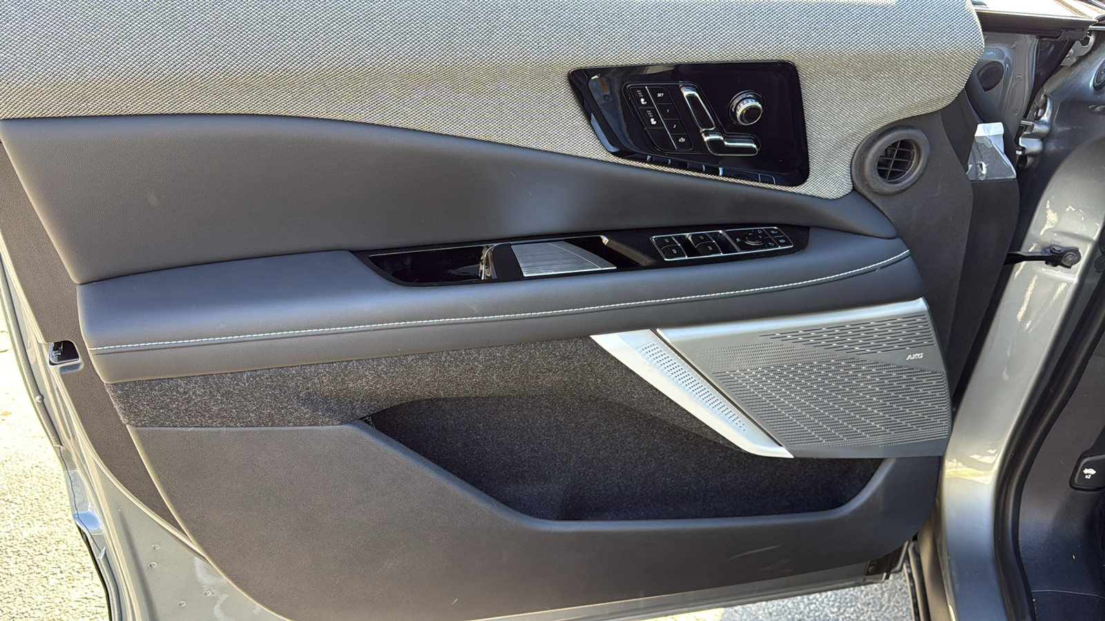 New 2025 Cadillac Optiq Luxury 1 w/ LPO, Floor Liner Package image 10