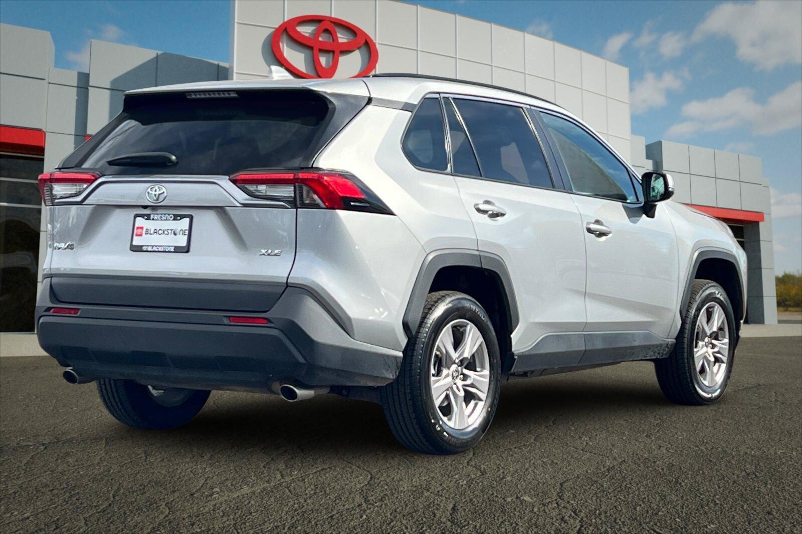 Used 2025 Toyota RAV4 XLE FWD image 3