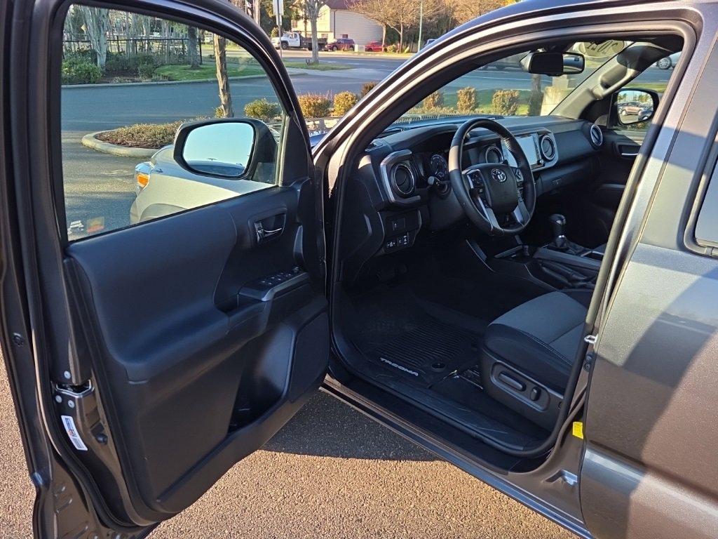 Used 2021 Toyota Tacoma TRD Off-Road image 10