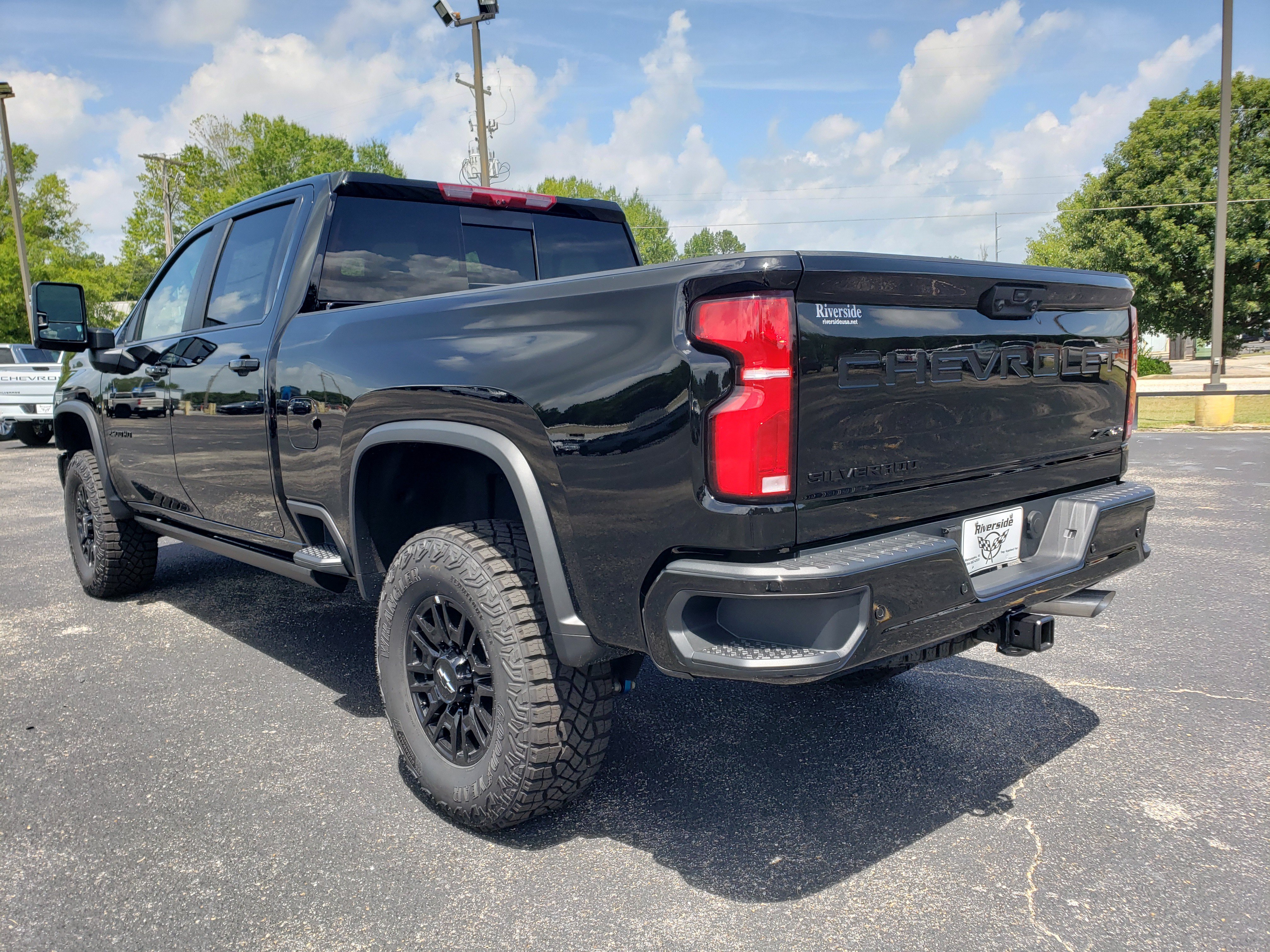 New 2026 Chevrolet Silverado 2500 ZR2 w/ LPO, Dark Essentials Package AWD/4WD image 4