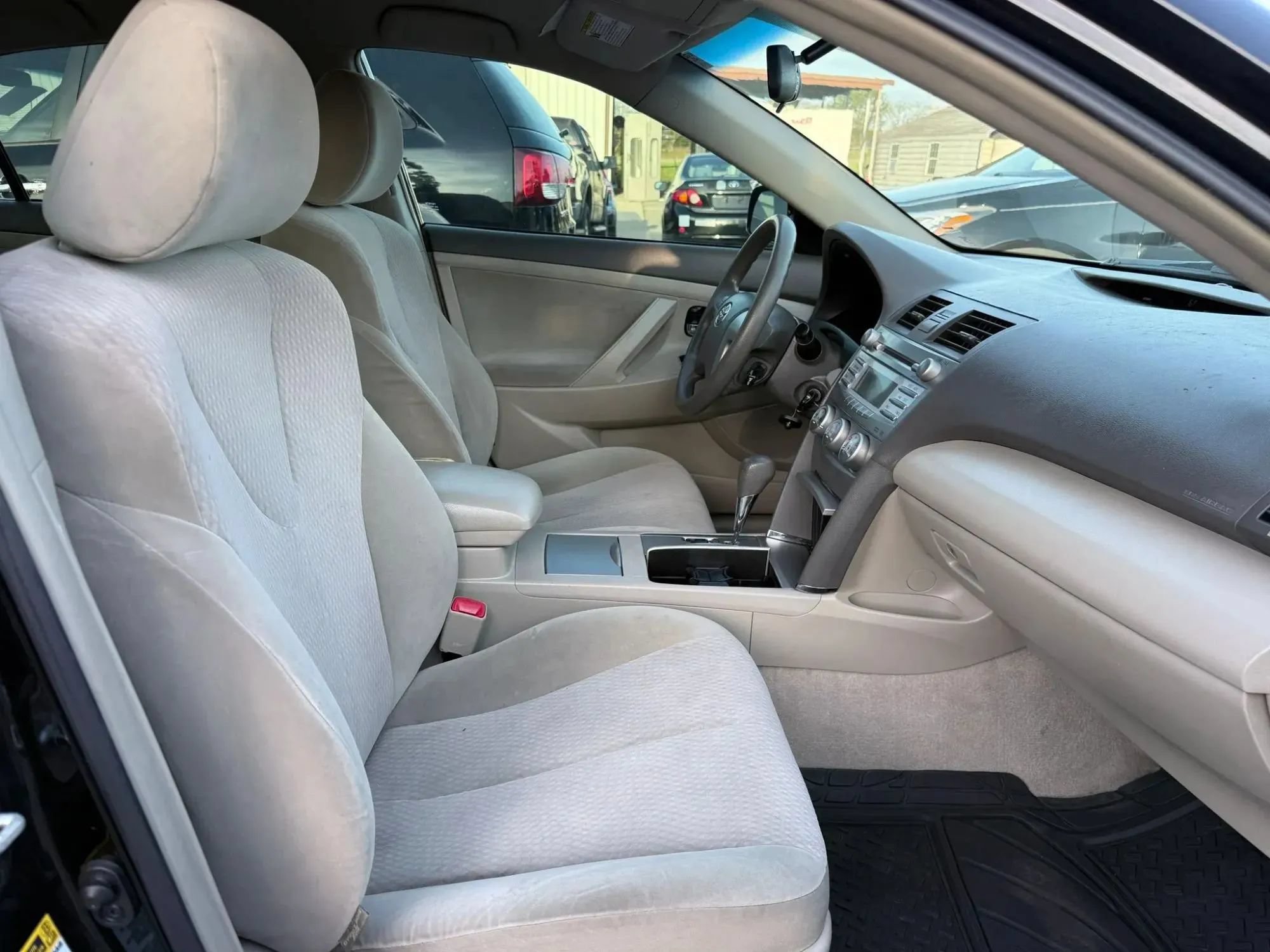 Used 2010 Toyota Camry LE FWD image 18