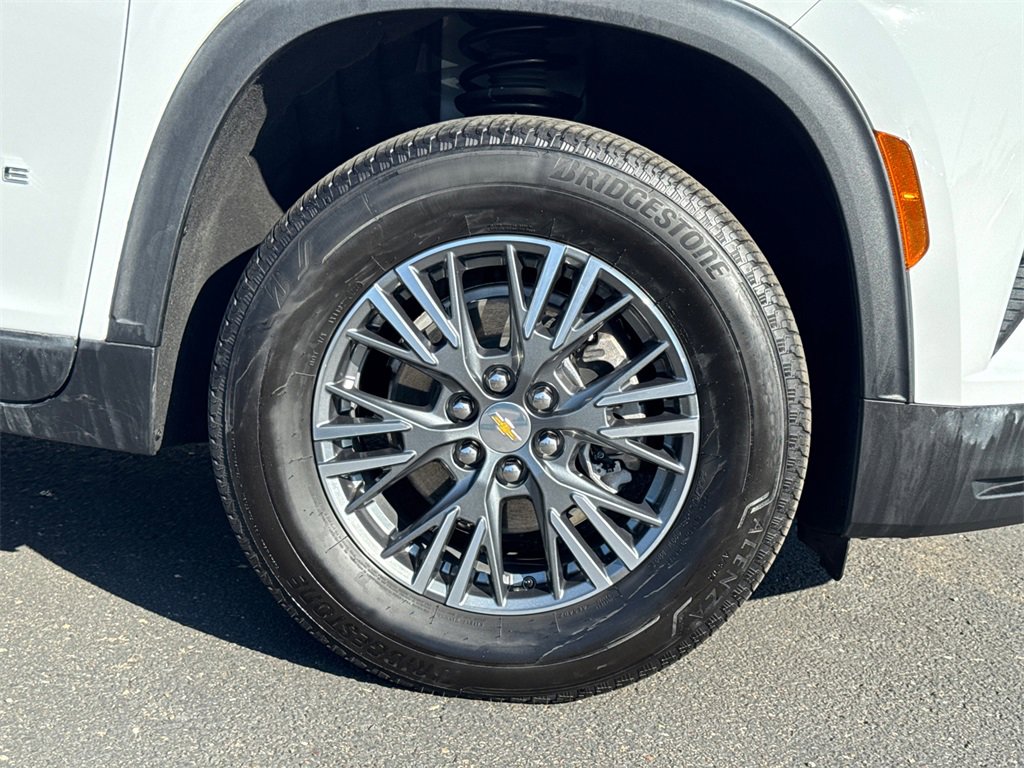 Used 2025 Chevrolet Traverse LT image 7