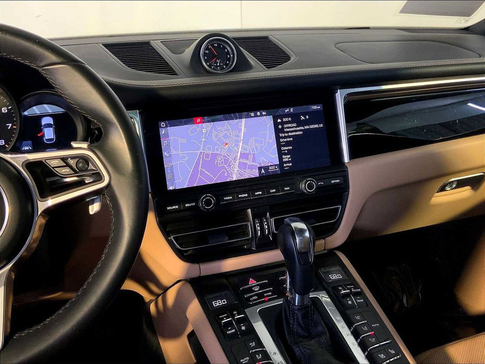 Certified 2020 Porsche Macan AWD/4WD image 16