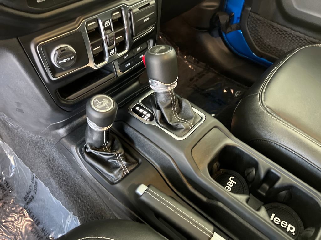 Used 2022 Jeep Wrangler Unlimited Sahara w/ Safety Group AWD/4WD image 26