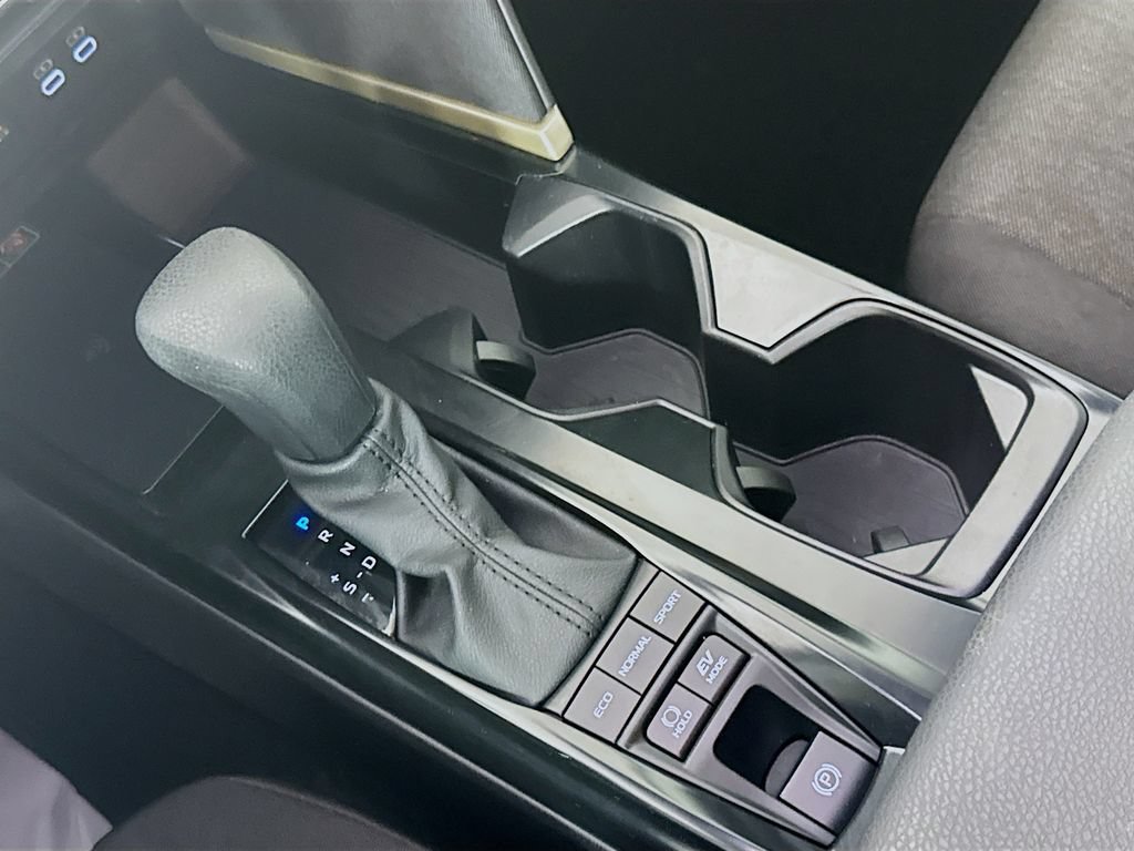Used 2025 Toyota Camry LE w/ Convenience Package FWD image 19