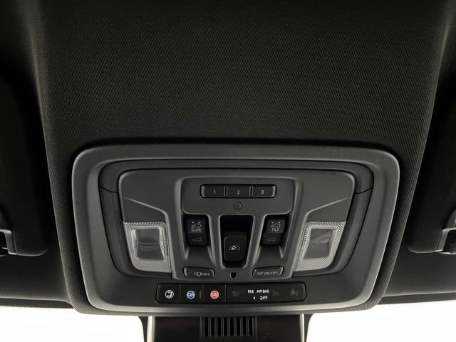 Used 2025 GMC Sierra 3500 AT4 w/ AT4 Premium Plus Package AWD/4WD image 32