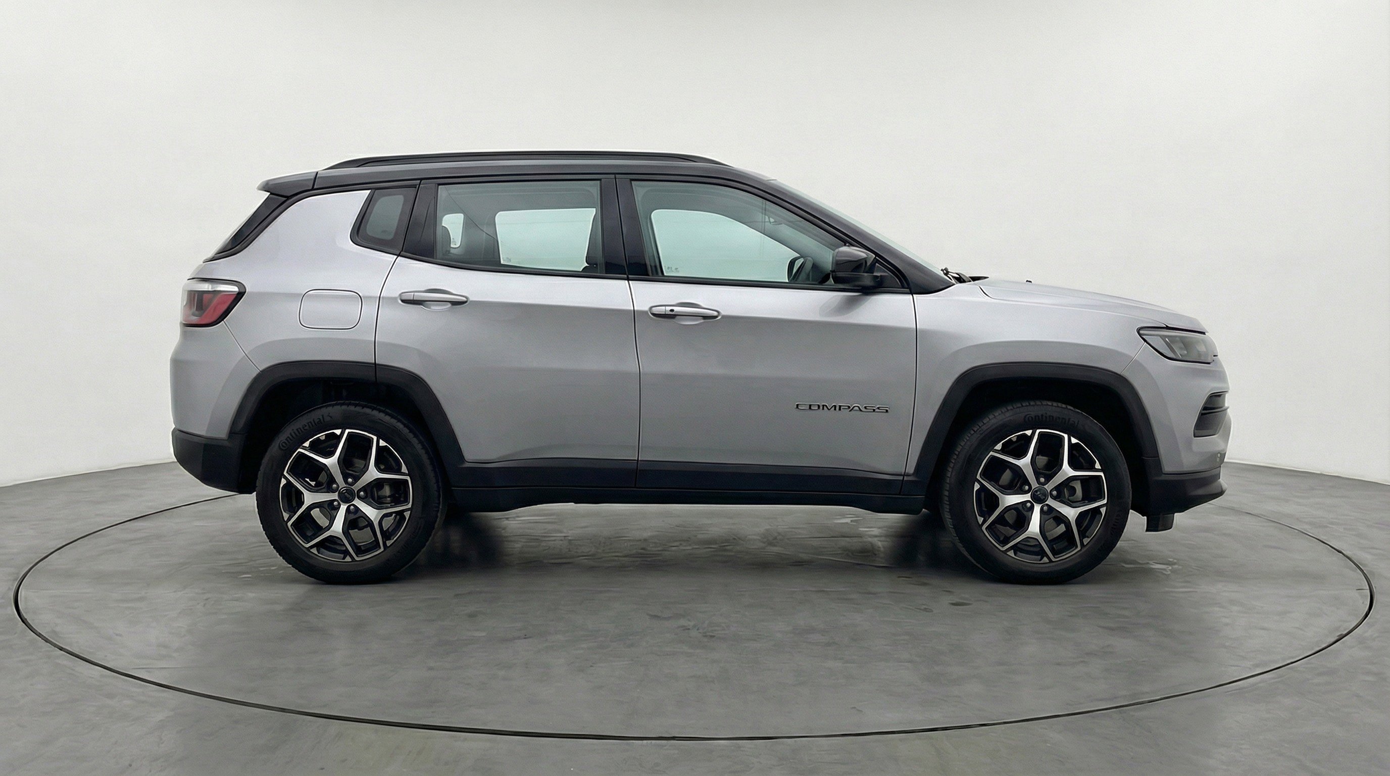 Used 2025 Jeep Compass Limited AWD/4WD image 11