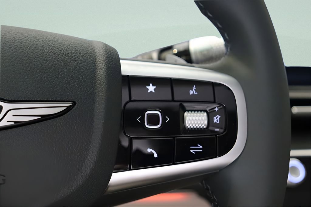 Certified 2025 Genesis GV80 2.5T Standard AWD/4WD image 17