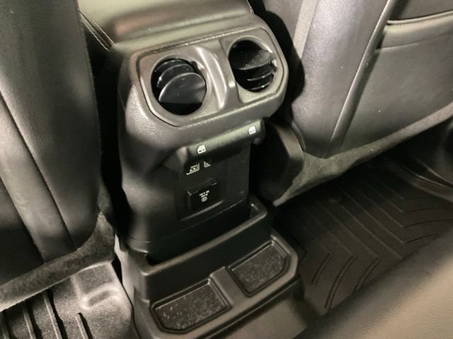 Used 2022 Jeep Wrangler Unlimited Sahara w/ Cold Weather Group AWD/4WD image 19