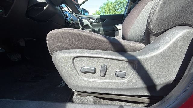 Used 2018 Nissan Rogue Sport SV w/ SV All-Weather Package AWD/4WD image 19