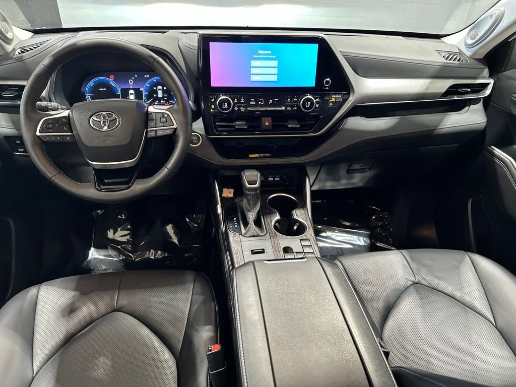Certified 2026 Toyota Highlander Platinum AWD/4WD image 7