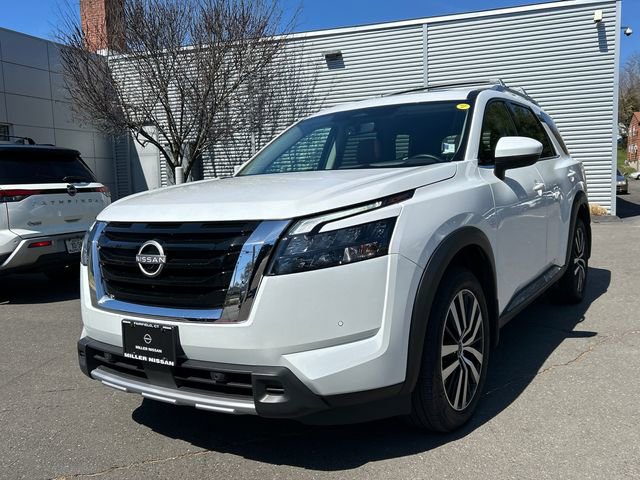 Certified 2025 Nissan Pathfinder Platinum image 5