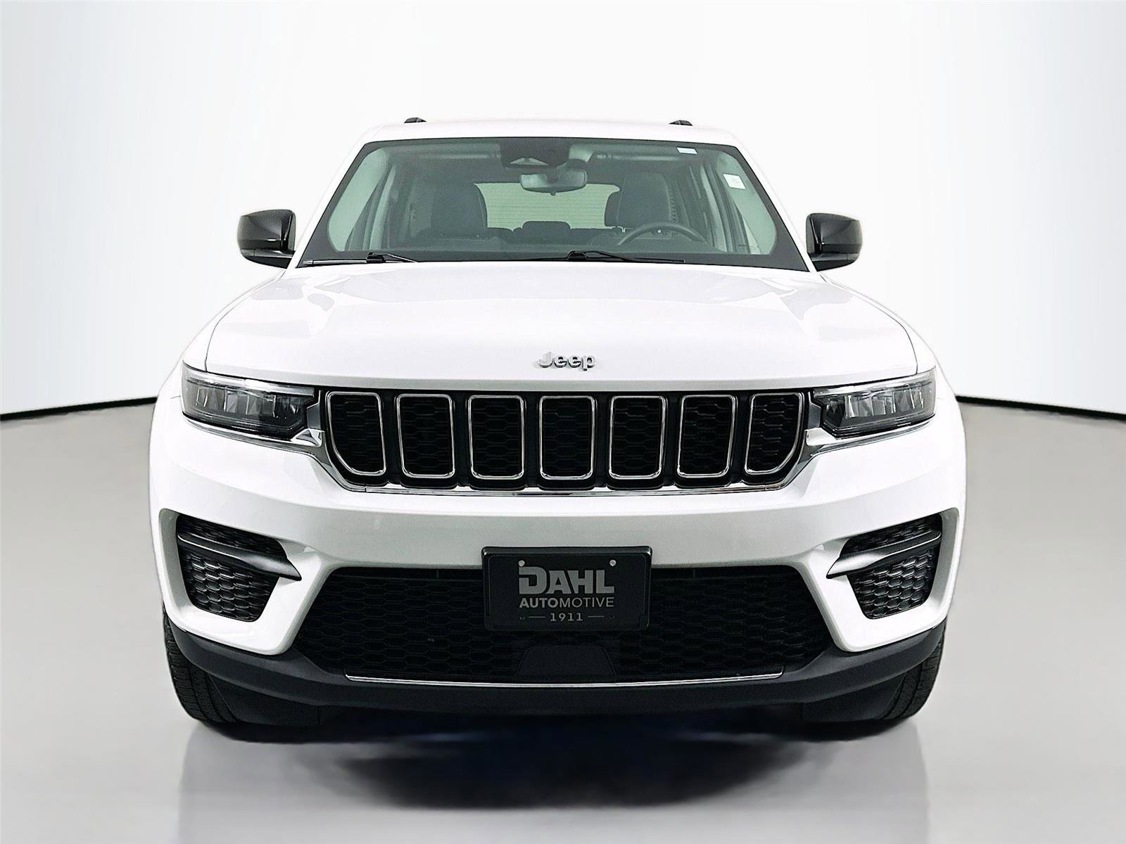 Used 2023 Jeep Grand Cherokee Laredo w/ Luxury Tech Group I image 3