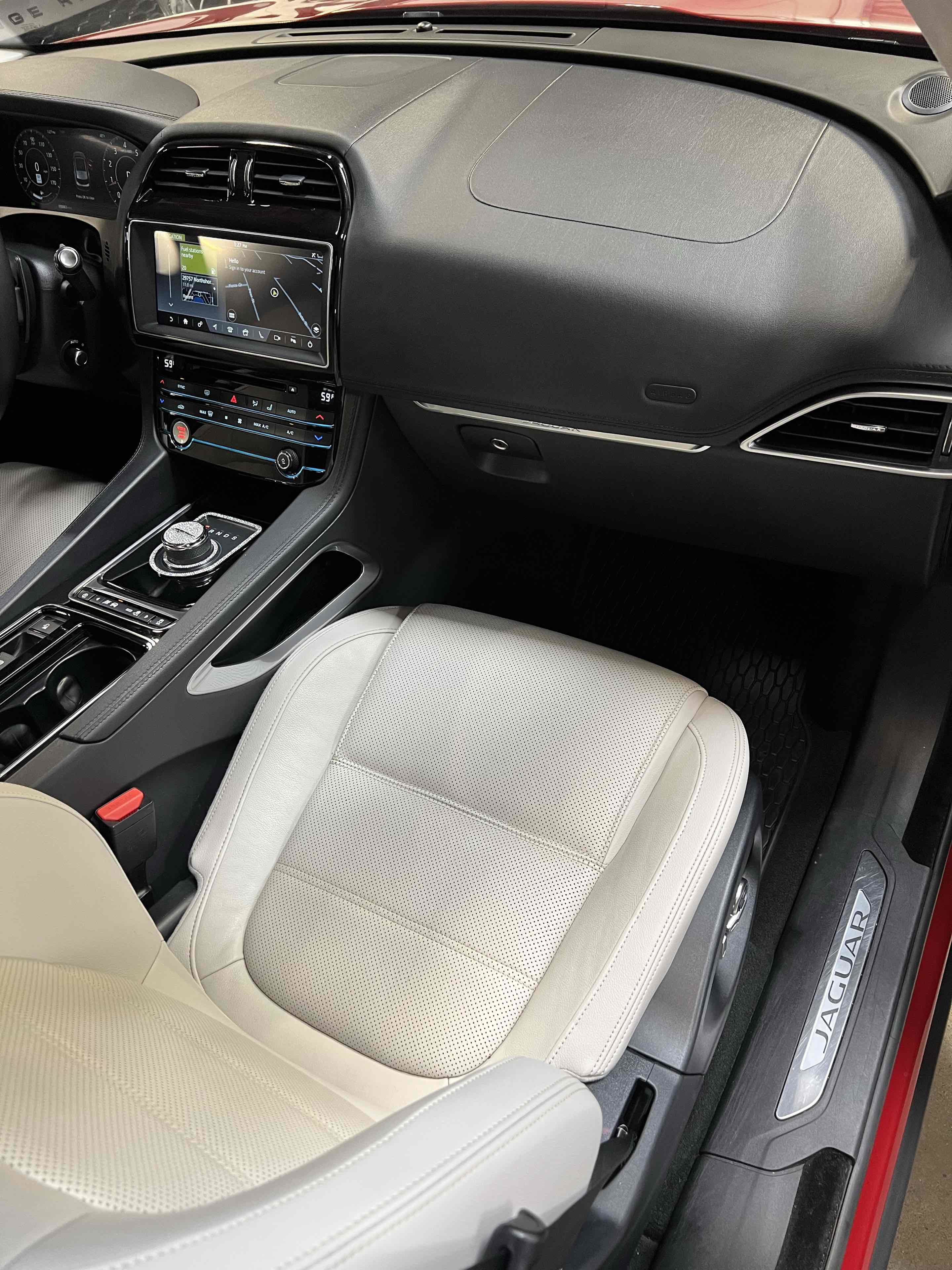 Used 2019 Jaguar F-PACE Prestige image 34