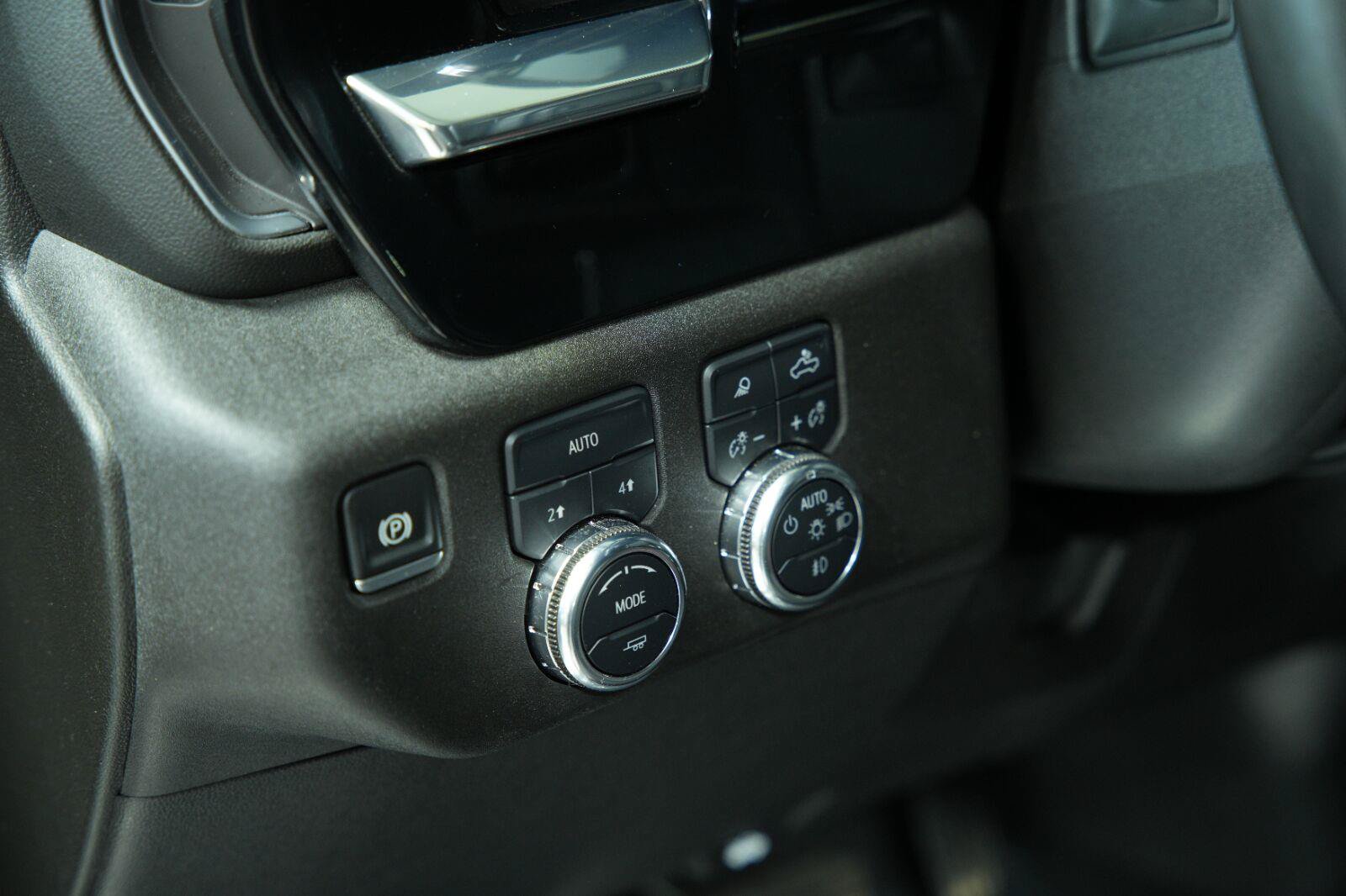 Used 2025 GMC Sierra 1500 SLT AWD/4WD image 41