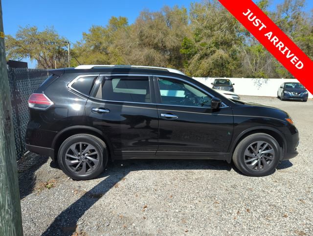 Used 2016 Nissan Rogue SL w/ SL Premium Package image 2