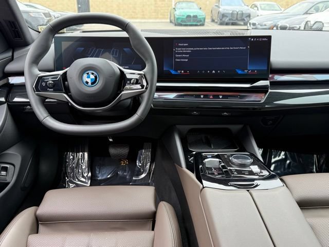 Used 2025 BMW i5 xDrive40 w/ Premium Package AWD/4WD image 31