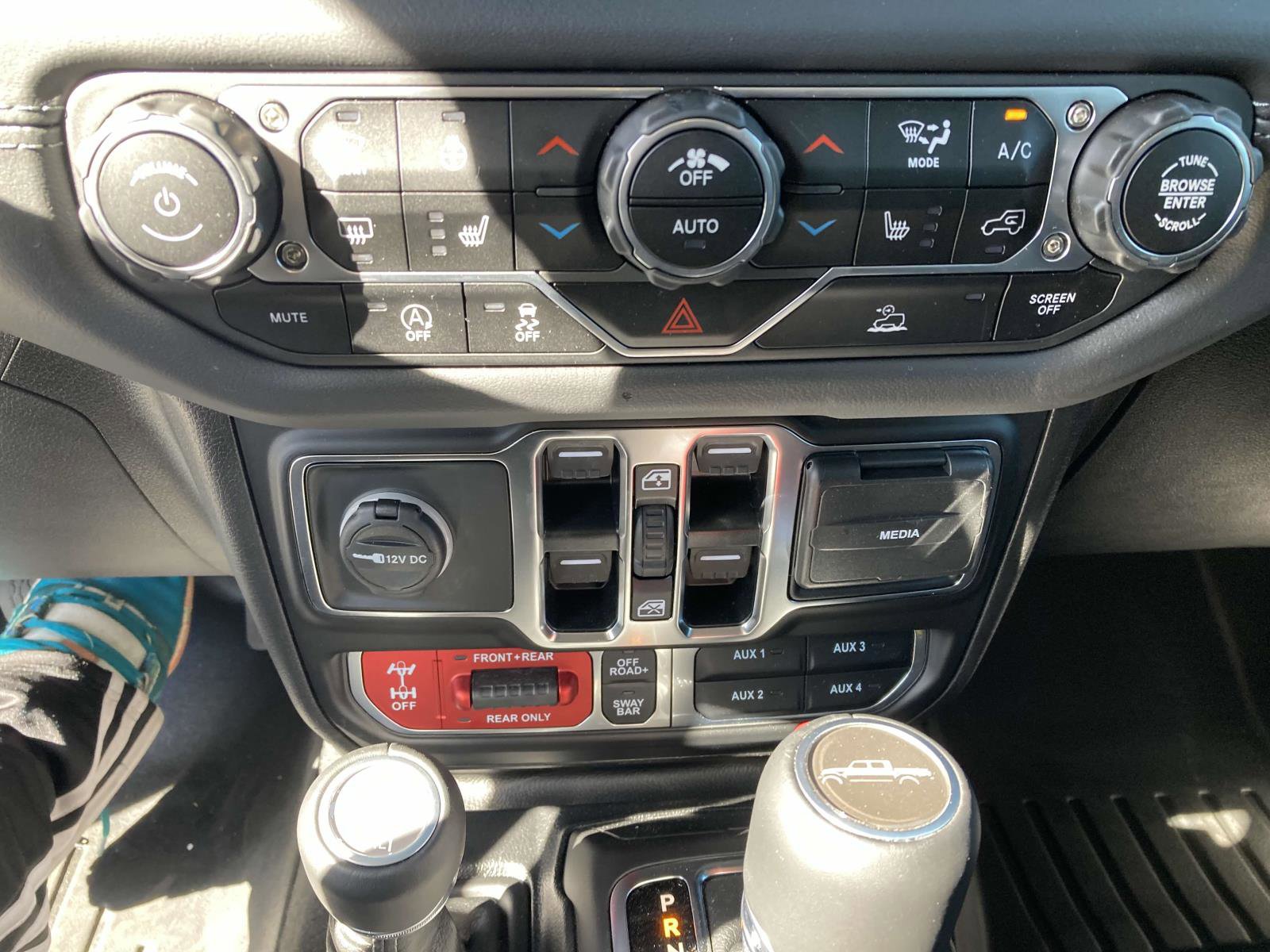 Used 2025 Jeep Gladiator Rubicon w/ Convenience Group image 17