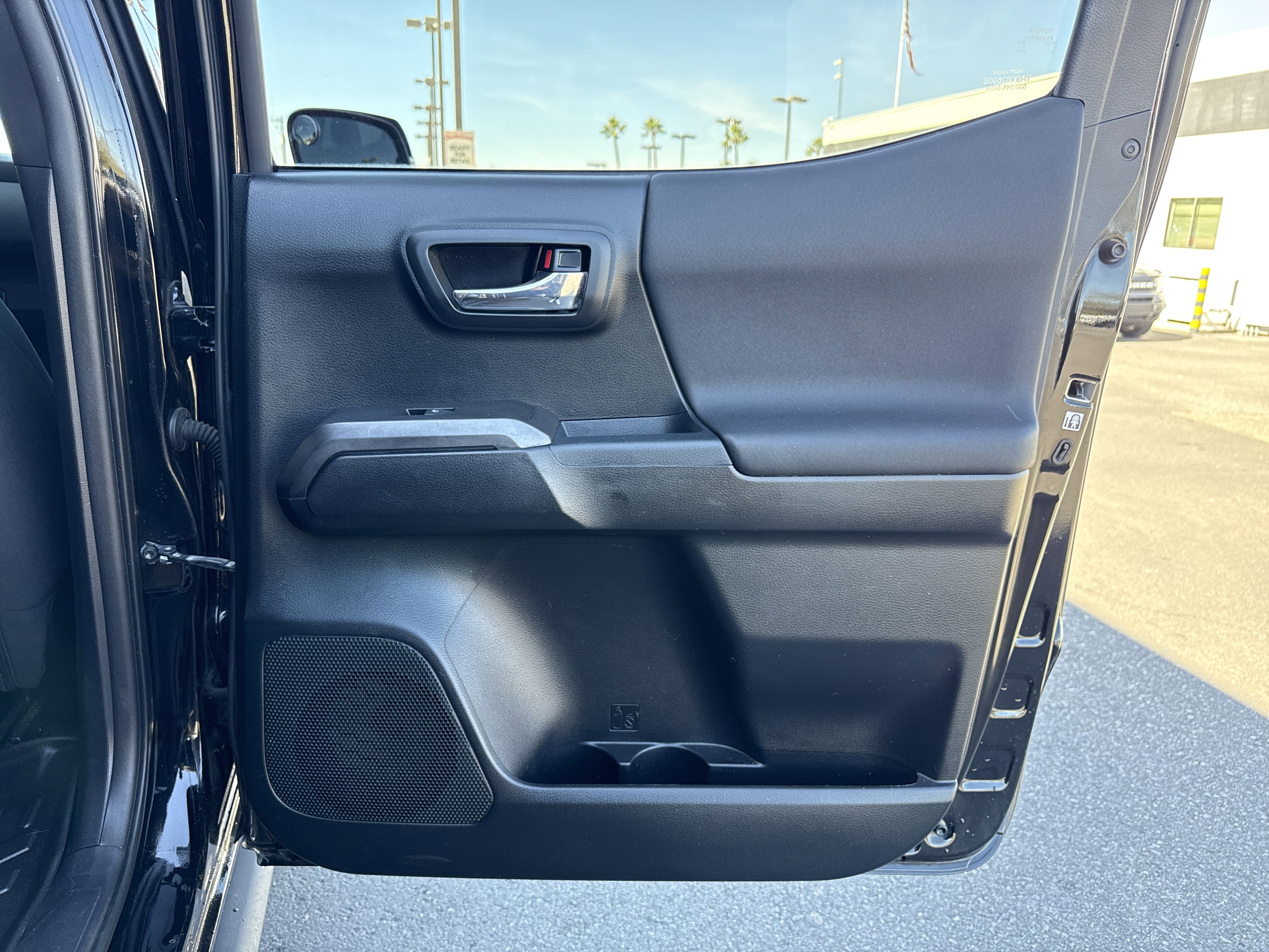 Used 2017 Toyota Tacoma TRD Off-Road w/ Tow Package (A/T) image 36