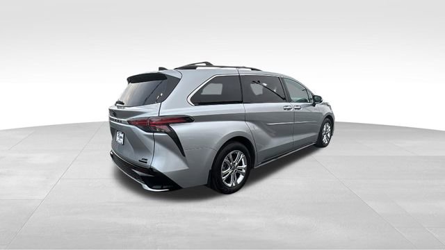 Used 2023 Toyota Sienna XSE image 32