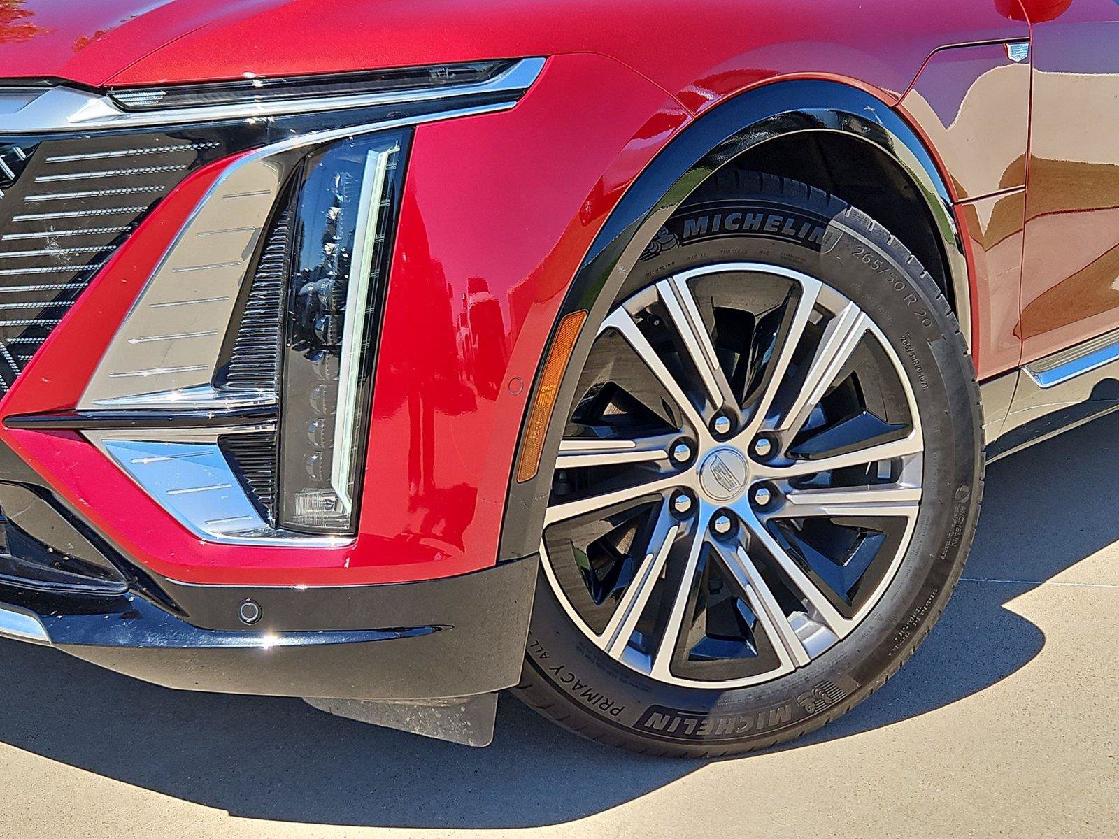 Certified 2024 Cadillac Lyriq Luxury AWD/4WD image 7