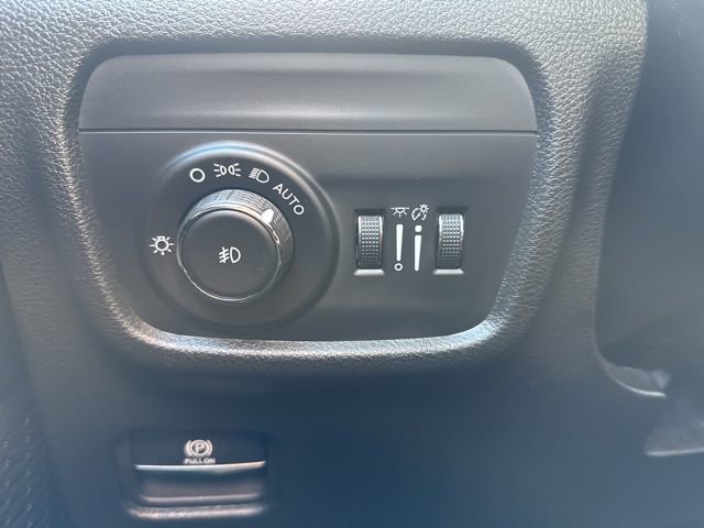 Certified 2024 Jeep Grand Cherokee Limited image 12