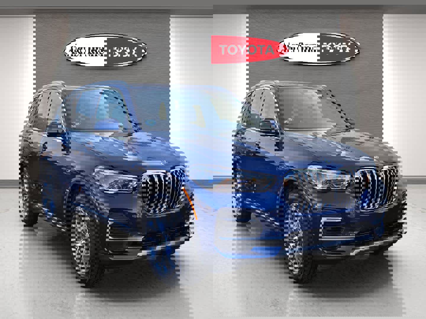 Used 2023 BMW X5 xDrive45e w/ Executive Package image 1