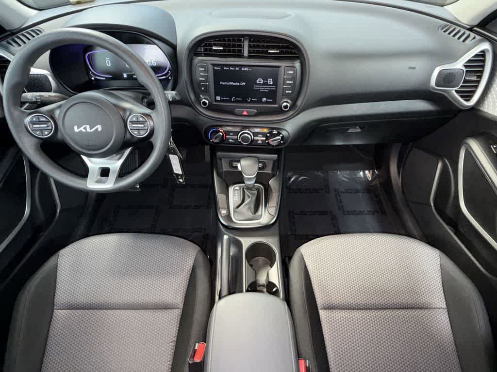 Used 2025 Kia Soul LX w/ LX Technology Package FWD image 24