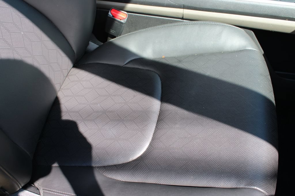 Used 2025 Kia Carnival FWD image 22