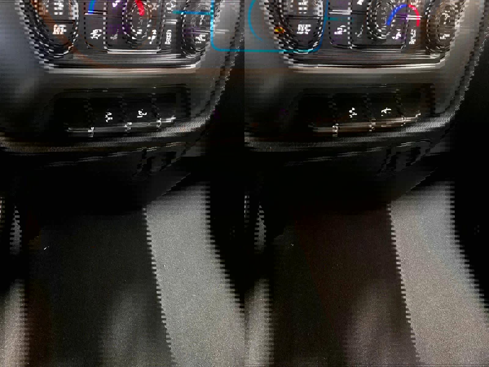 Used 2019 Chevrolet Silverado 1500 LT w/ All Star Edition image 26