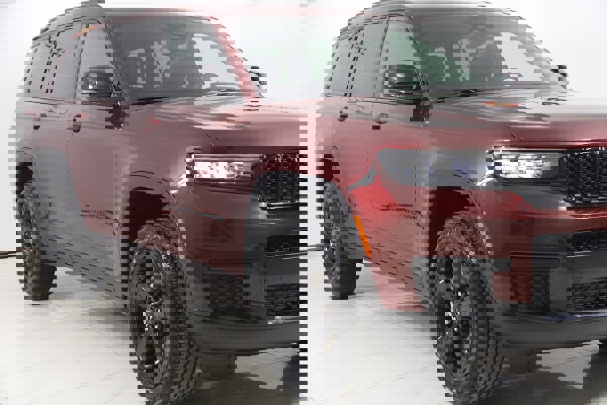 Used 2023 Jeep Grand Cherokee L Laredo image 40